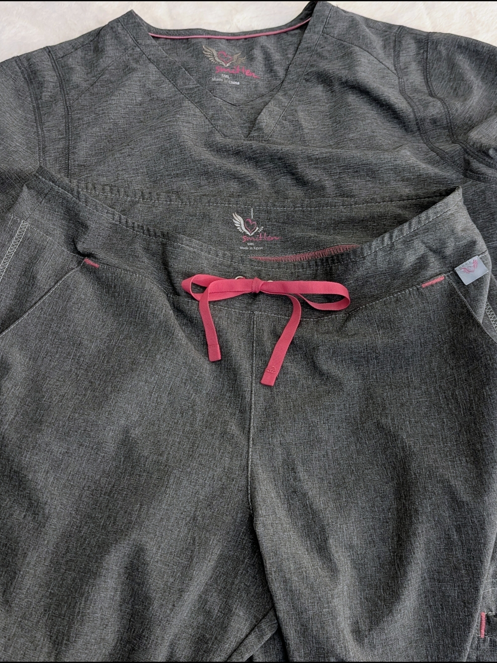 Smitten Heathered Charcoal Gray Scrub Set with Pink Accents - Size Small - Picture 15 of 16